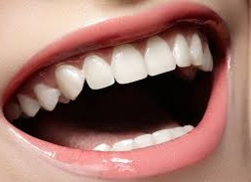 Zbardhni dhëmbët dhe hiqni gurrëzat në kushte shtëpie