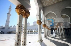 MBULIMI I KËMBËVE NË NAMAZ TEK FEMRAT