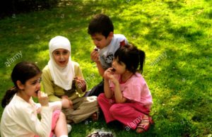 Ja se cilat sëmundje të fëmijëve i shërojnë hurmat