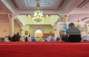 Vlera e atij që mbron nderin e vellait musliman