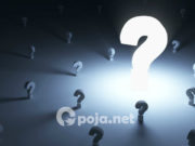 A lejohet për femrën që të falë namazin pa shami?