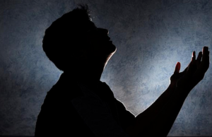 Mos u frikëso, se Zoti yt është Ai që fal gabimet dhe pranon pendimet