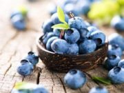 Përse boronicat janë të mbuluara me një lloj pluhuri të bardhë?