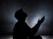 Mos u trishto, Allahu i përgjigjet nevojtarit ateist, e si të mos i përgjigjet besimtarit musliman?!