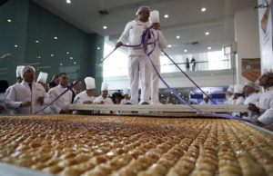 Turqia thyen rekordin Guines me këtë bakllava (Video)