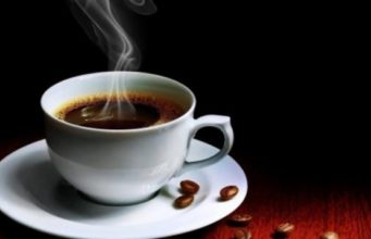 Çfarë ndodh me mëlçinë nëse pini 2 filxhanë kafe çdo ditë?