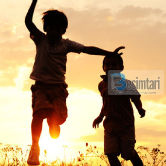 SI EDUKOHËT FËMIU?