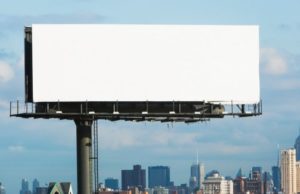 Cili është ndryshimi midis marketingut, reklamimit dhe markës?