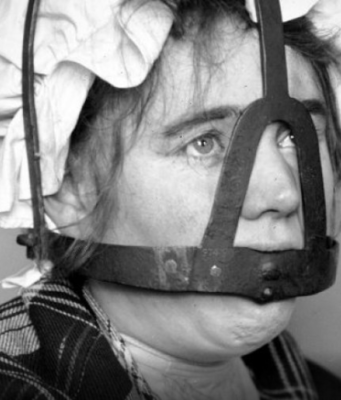 Ja çfarë u ndodhte në Mesjetë atyre që merreshin me thashetheme