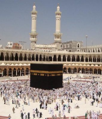 MUSLIMANËT “ADHUROJNË” QABEN!?