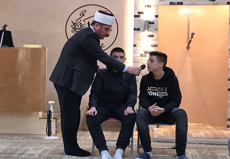 Dy te rinjë gjerman përqafojnë Islamin